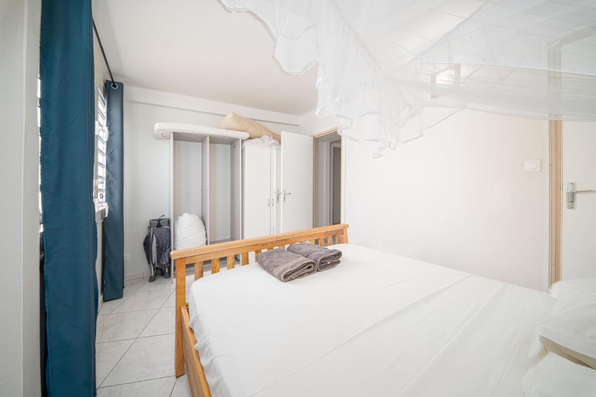 chambre 2-double-climatisee-villa-diamant (2)